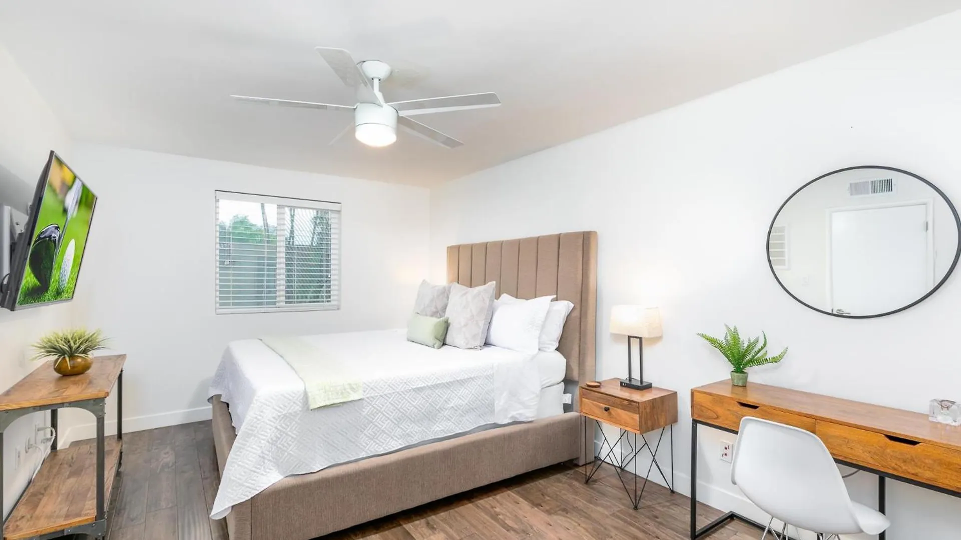 Central Location, Huge Pool, Upgraded Unit США