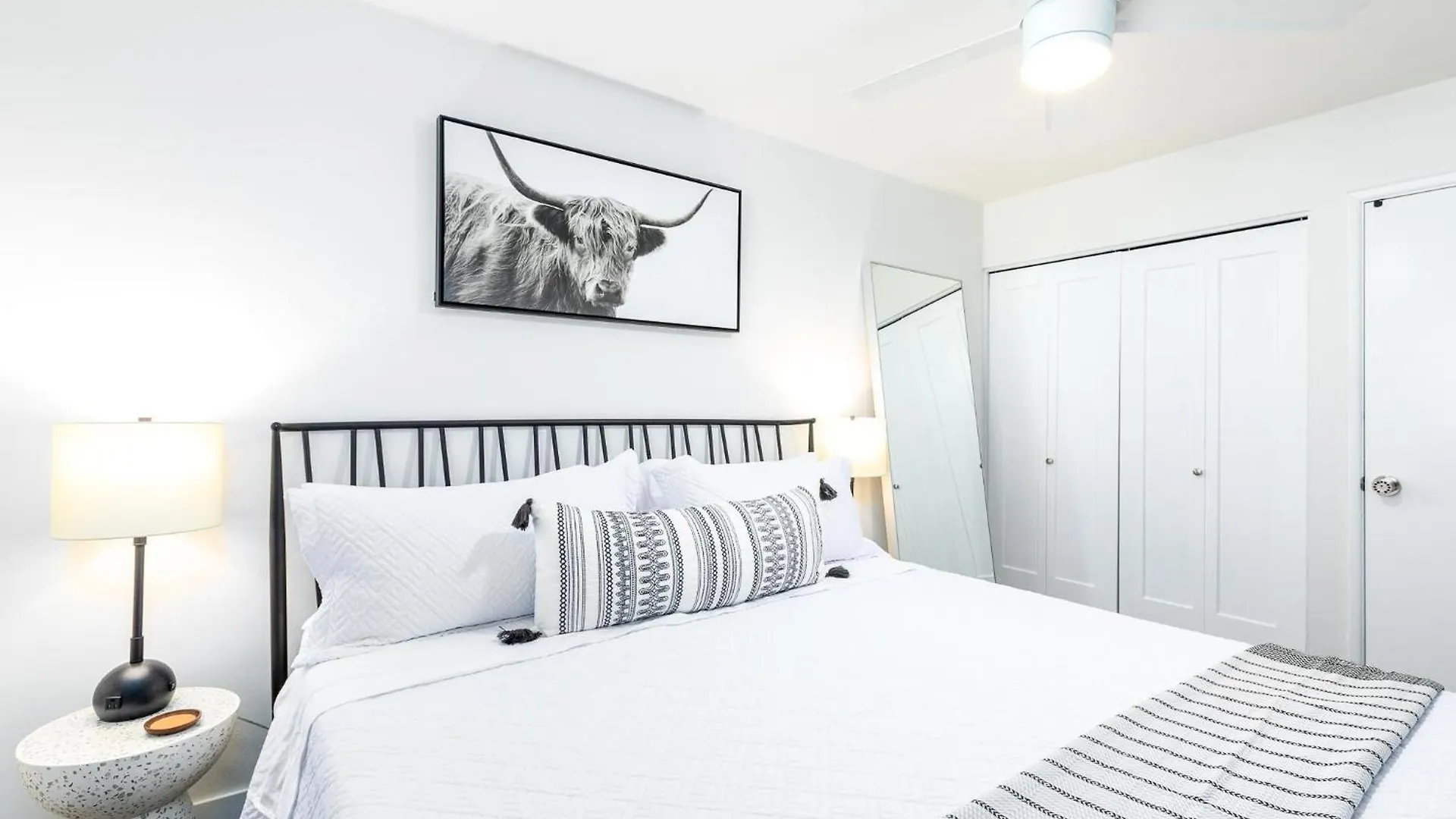 Central Location, Huge Pool, Upgraded Unit Апартаменты Скоттсдейл