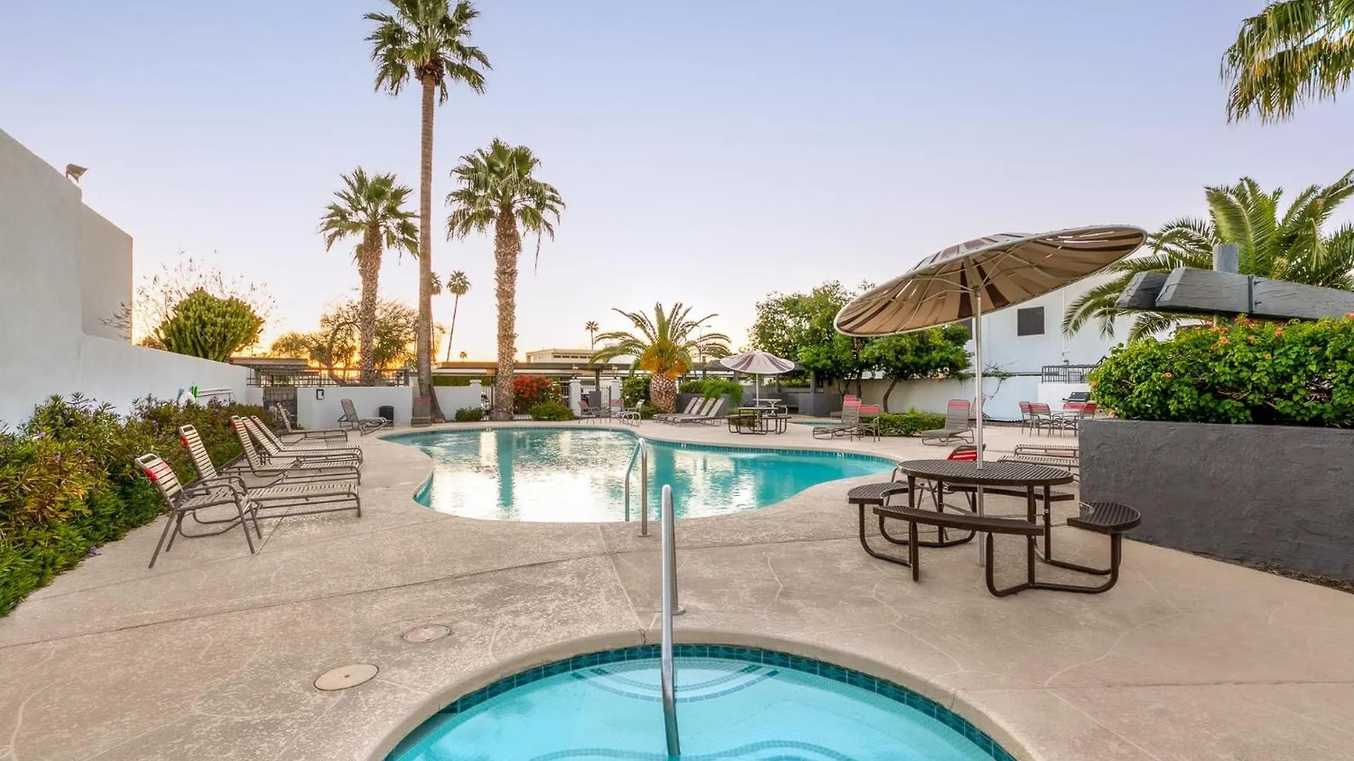 Апартаменты Central Location, Huge Pool, Upgraded Unit США
