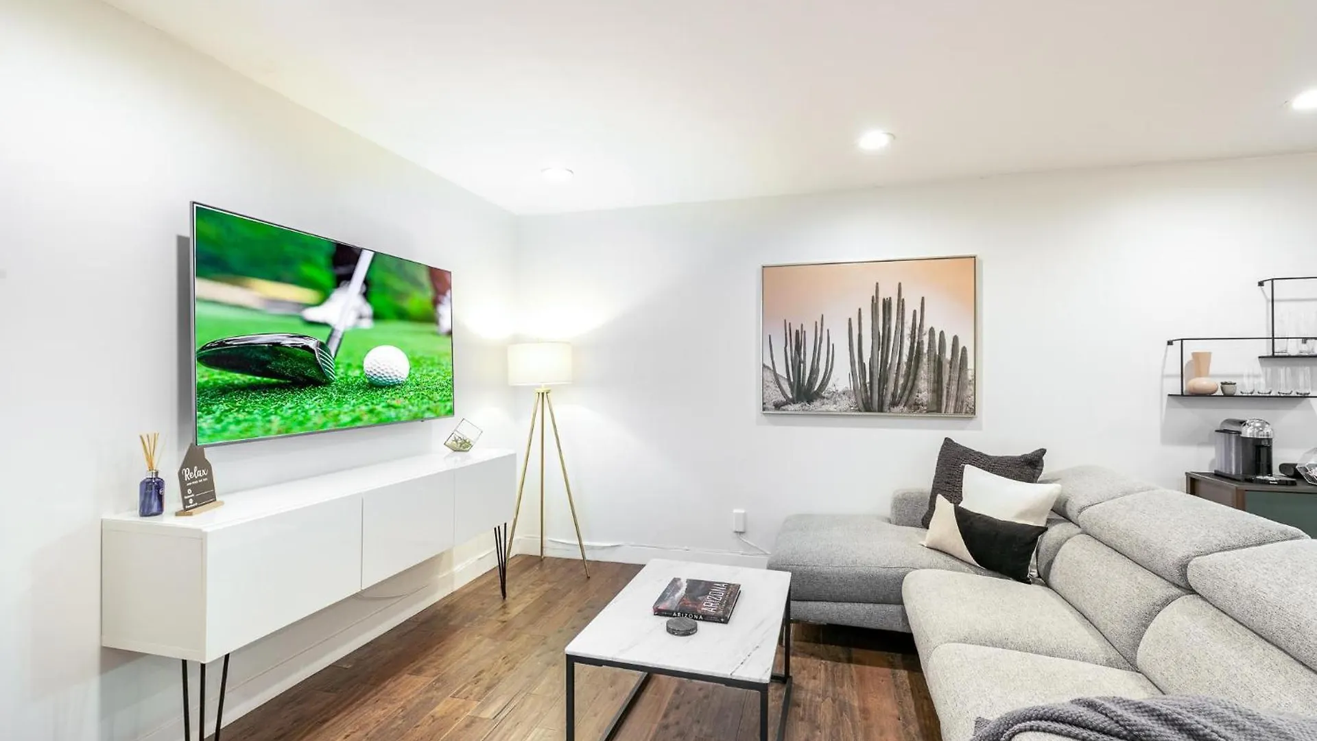 Апартаменты Central Location, Huge Pool, Upgraded Unit