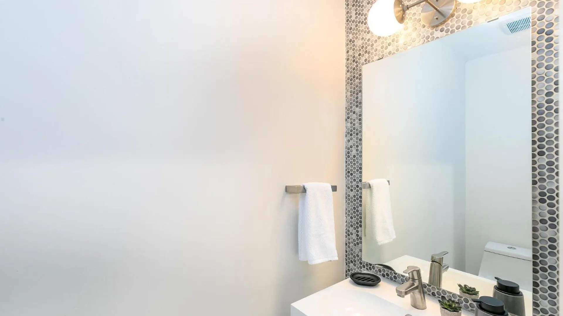 Апартаменты Central Location, Huge Pool, Upgraded Unit США